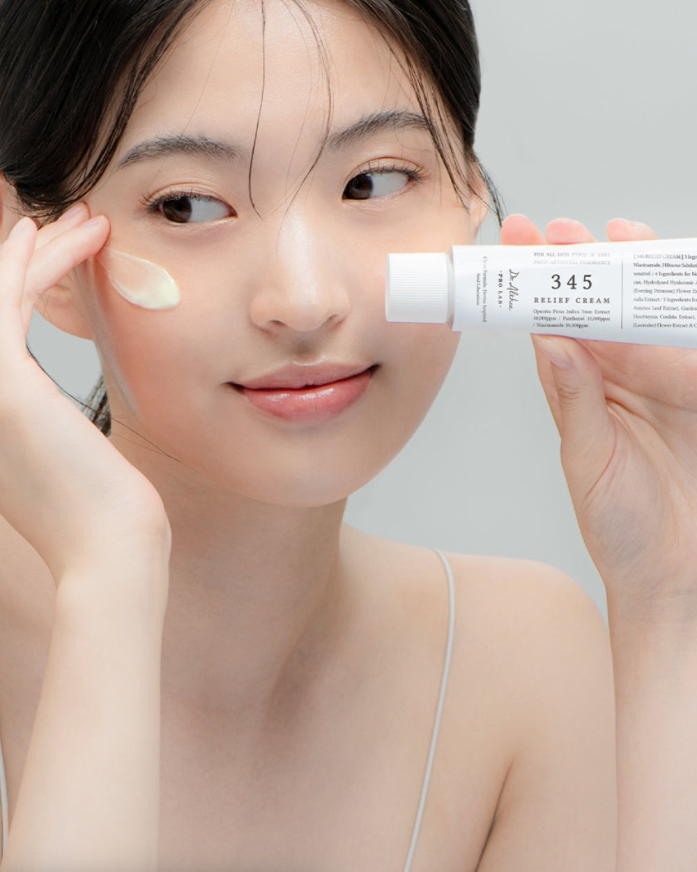 Dr. Althea 345 Relief Cream gel texture swatch showing lightweight transparent formula with 10,000ppm niacinamide.